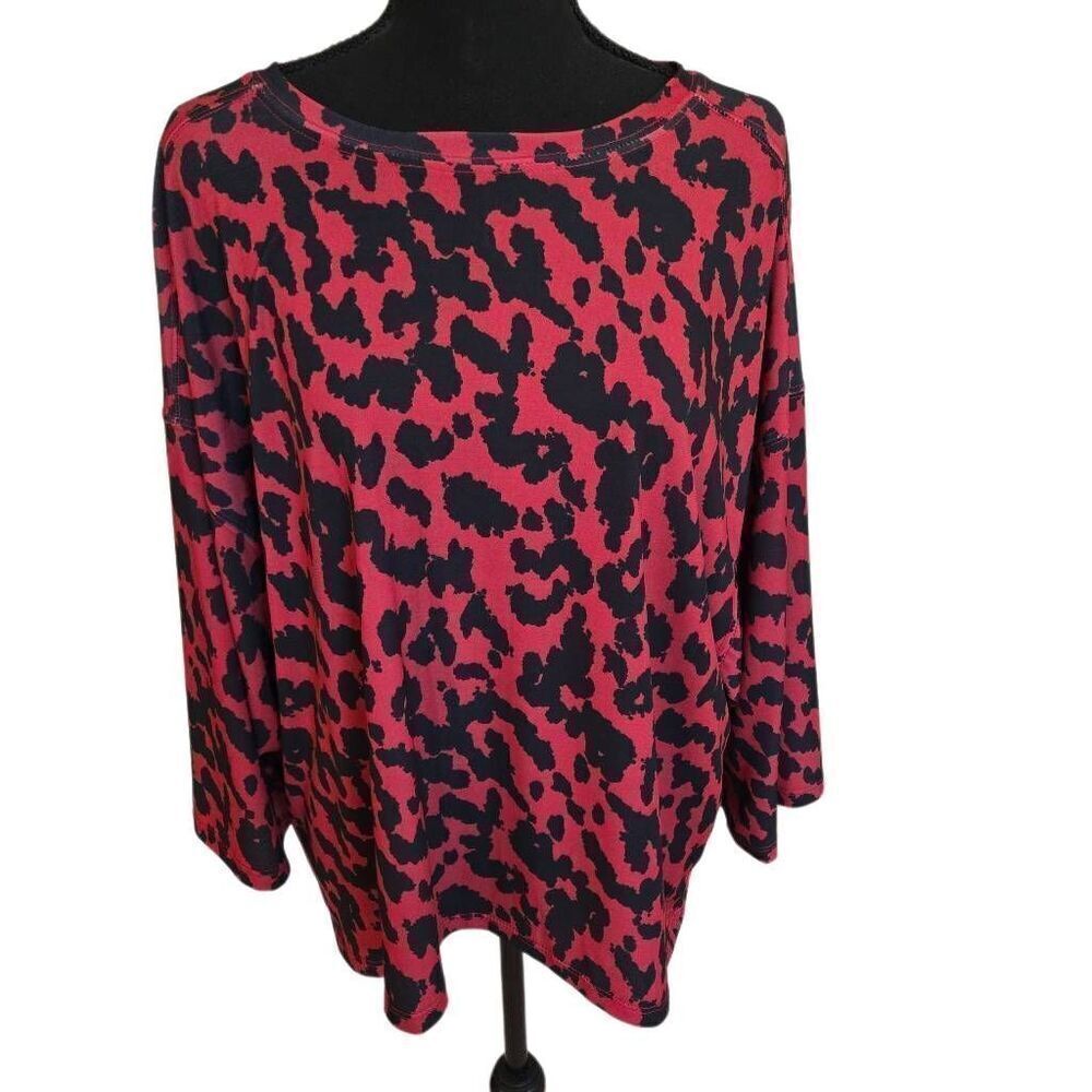 The ZigZag Stripe Womens Animal Print Quarter Sleeve Hi-Low Top Red Black XL